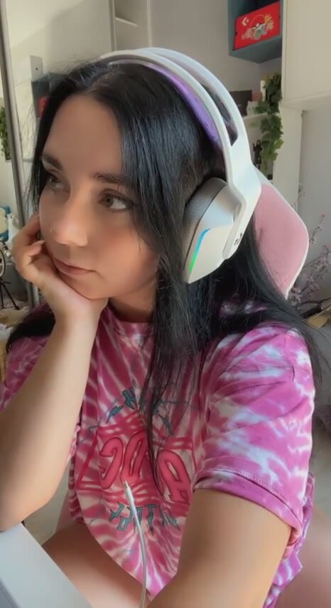 May I be your gamergirl?