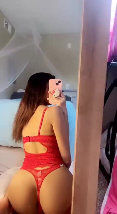 I bet my pretty butthole will get your attention