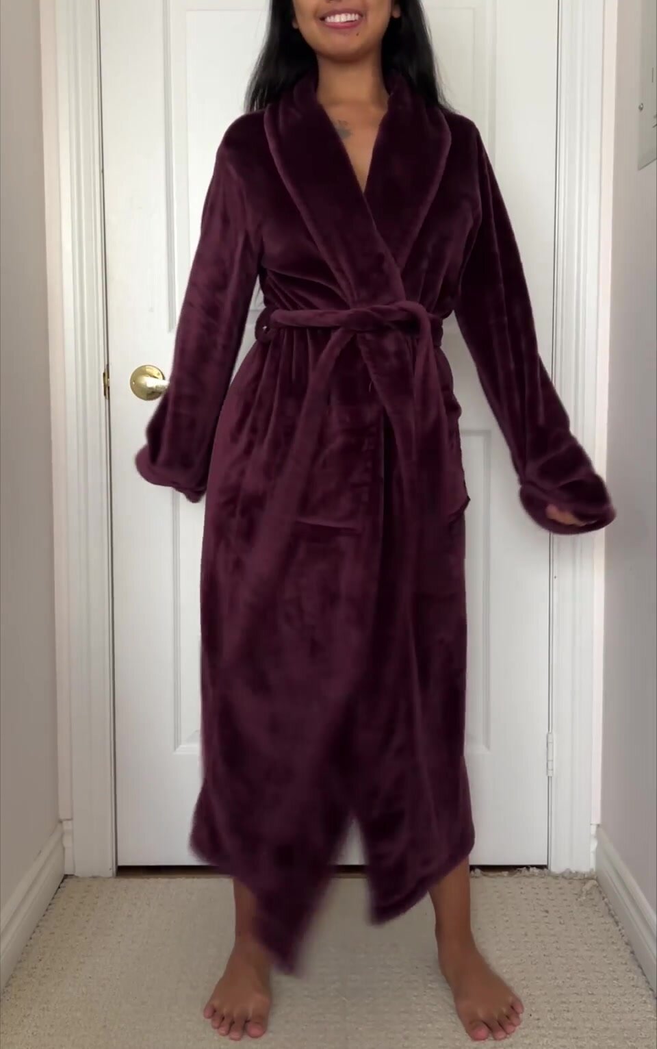 I'm hiding a fuckable body underneath this robe... Let me show you!